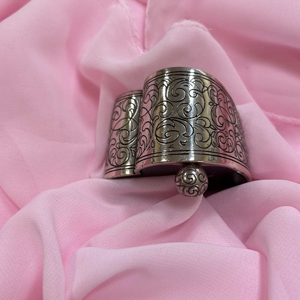 Elegant Silver Heart-Shaped Candle Holders. Sold individually - Picture 3 of 6